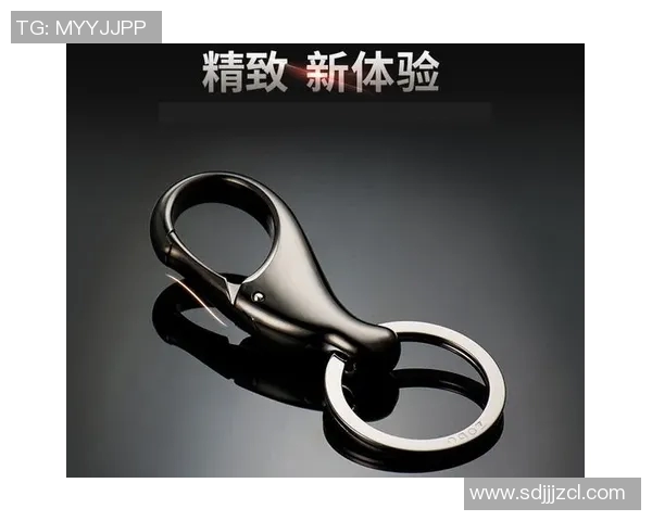 以足球球星为灵感设计创意钥匙挂件展现独特个性魅力